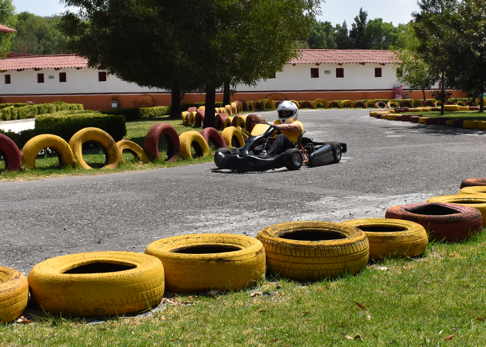 Go KartsPara los amantes de la velocidad. Tenemos Karts de diferentes tamaños, que se adapten a toda la familia y una pista vertiginosa, con curvas cerradas y rectas llenas para que pises el acelerador a fondo.